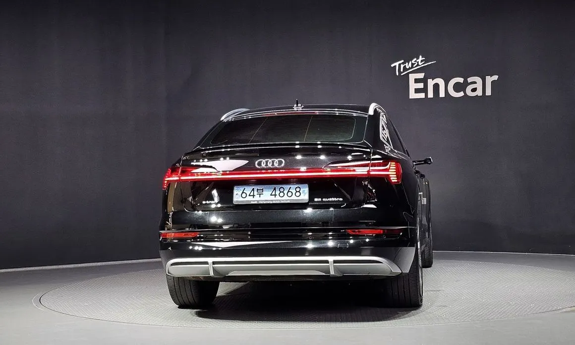 Audi e-tron — фото 9