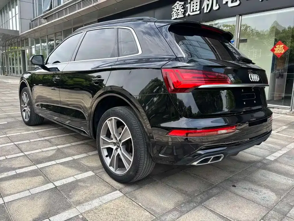 Audi Q5L — фото 5