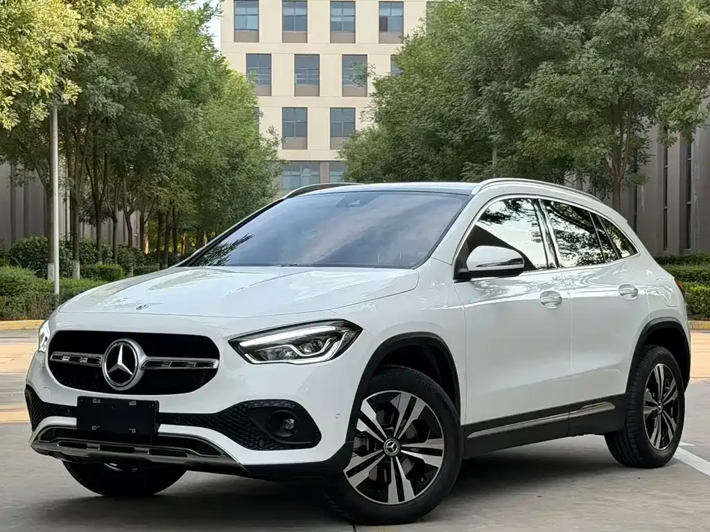 Mercedes-Benz GLA — фото 1