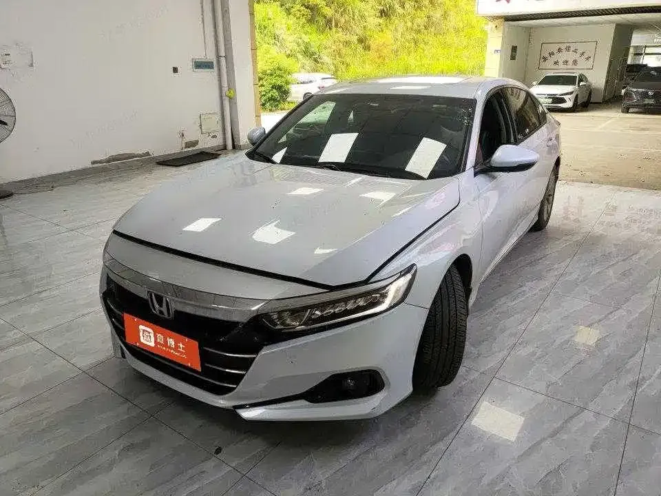 Honda Accord — фото 1