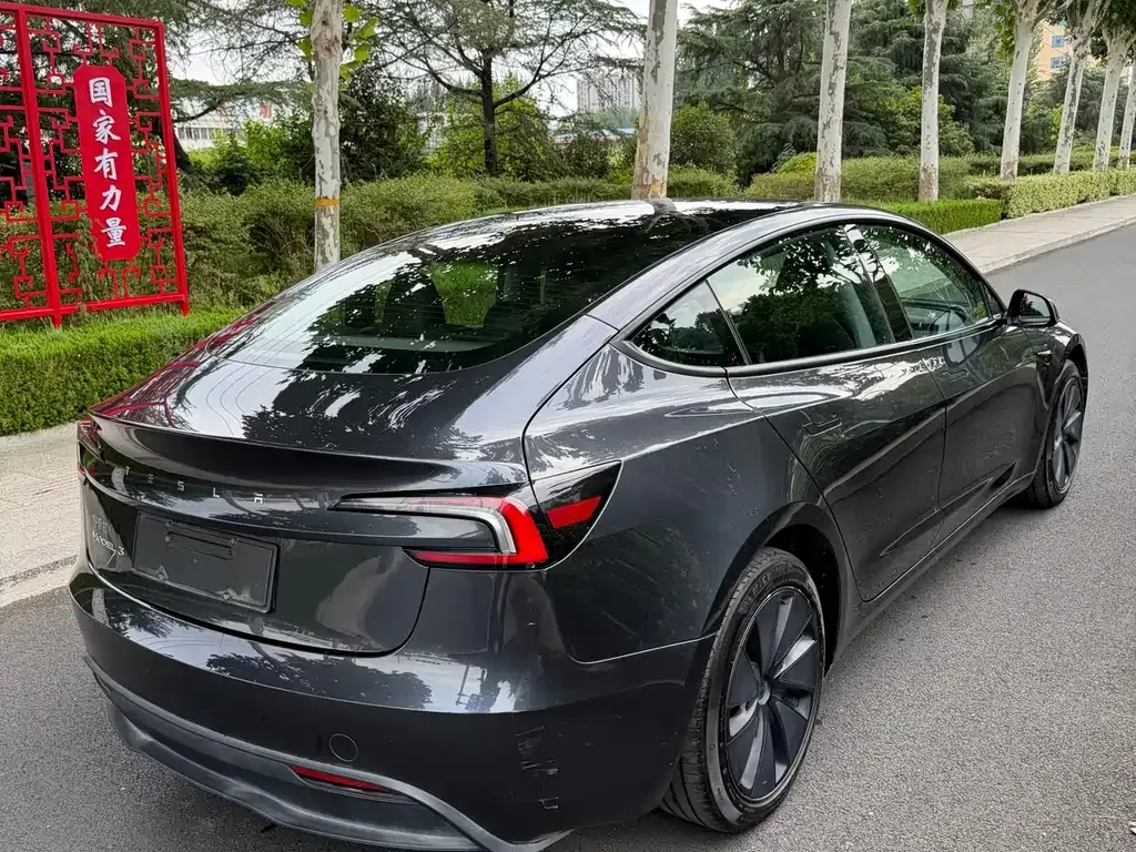 Tesla Model 3 — фото 7