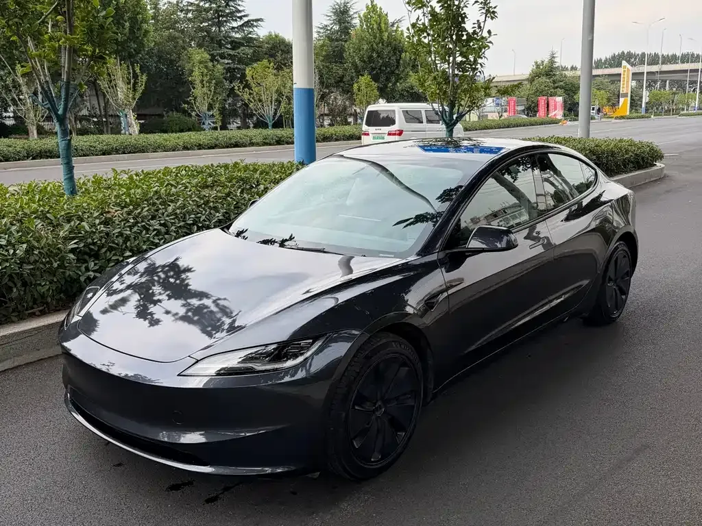 Tesla Model 3 — фото 9