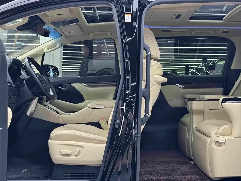Toyota Alphard — фото 7