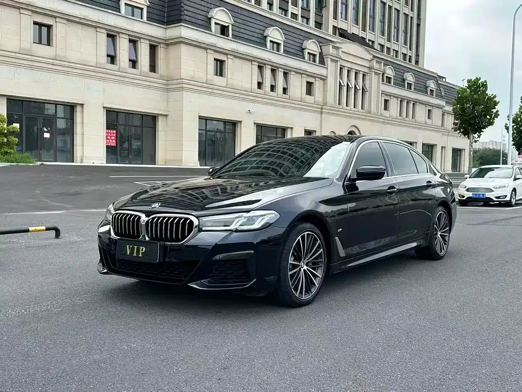 BMW 5 Series — фото 1