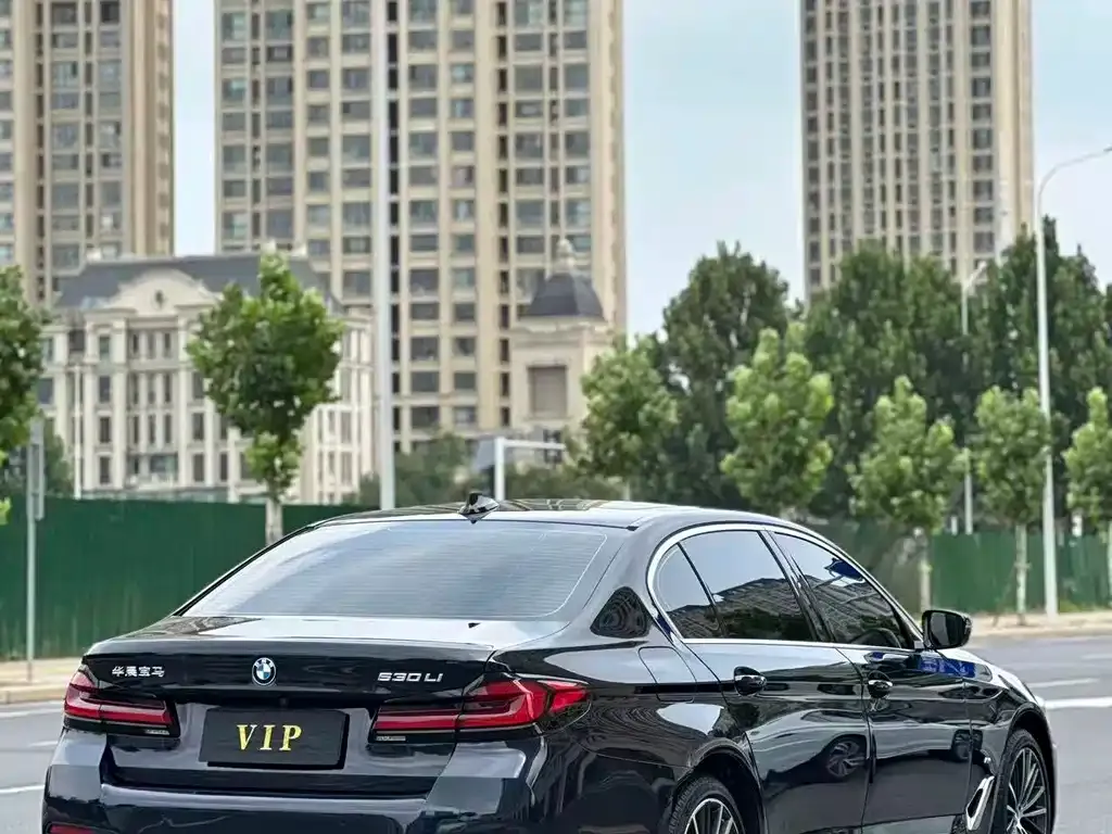 BMW 5 Series — фото 10