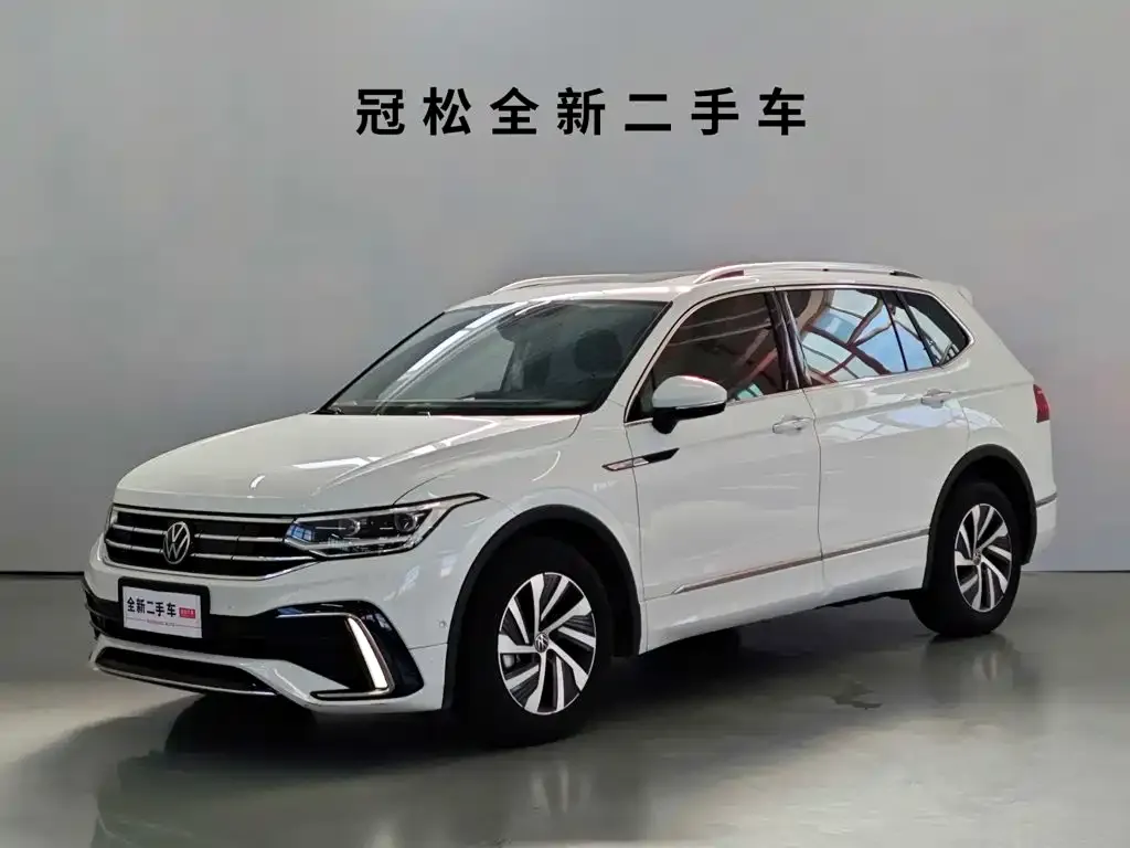 Volkswagen Tiguan L PHEV — фото 1