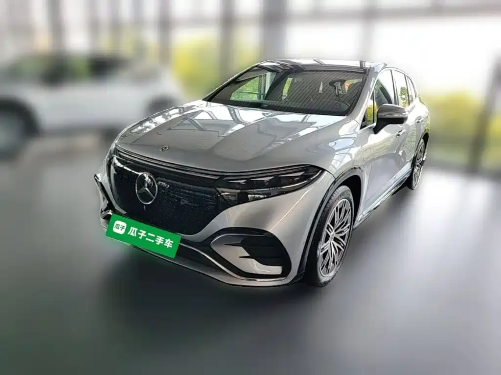 Mercedes-Benz EQS SUV — фото 1