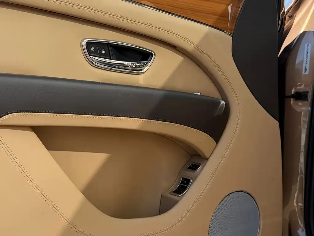 Bentley Bentayga — фото 10