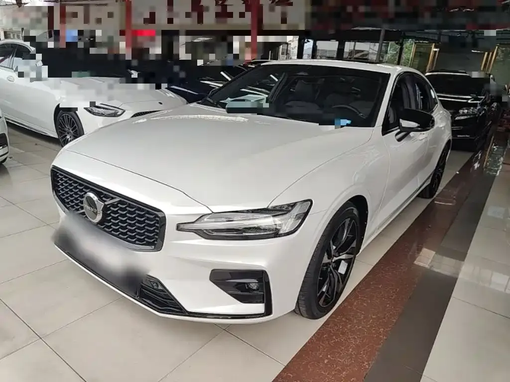 Volvo S60 — фото 1
