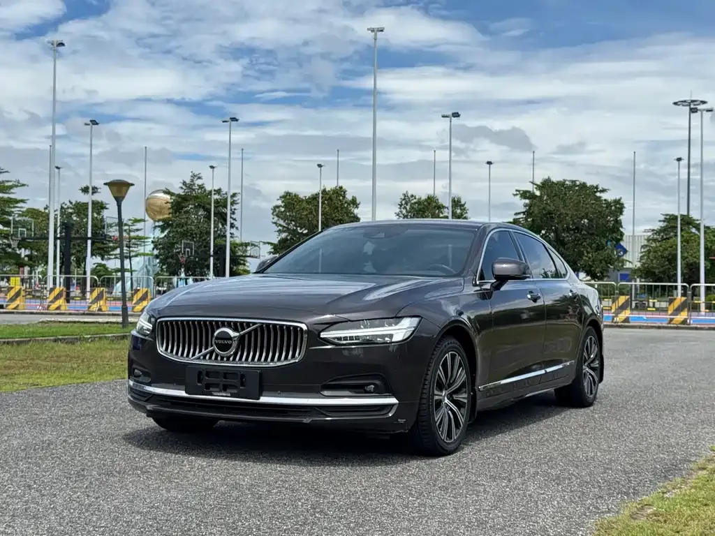 Volvo S90 — фото 1