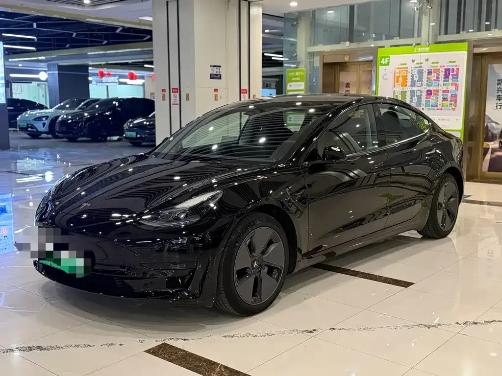 Tesla Model 3 — фото 1
