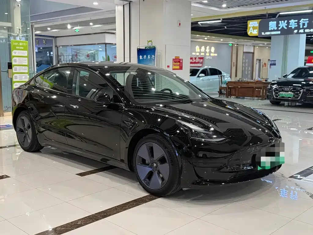 Tesla Model 3 — фото 6