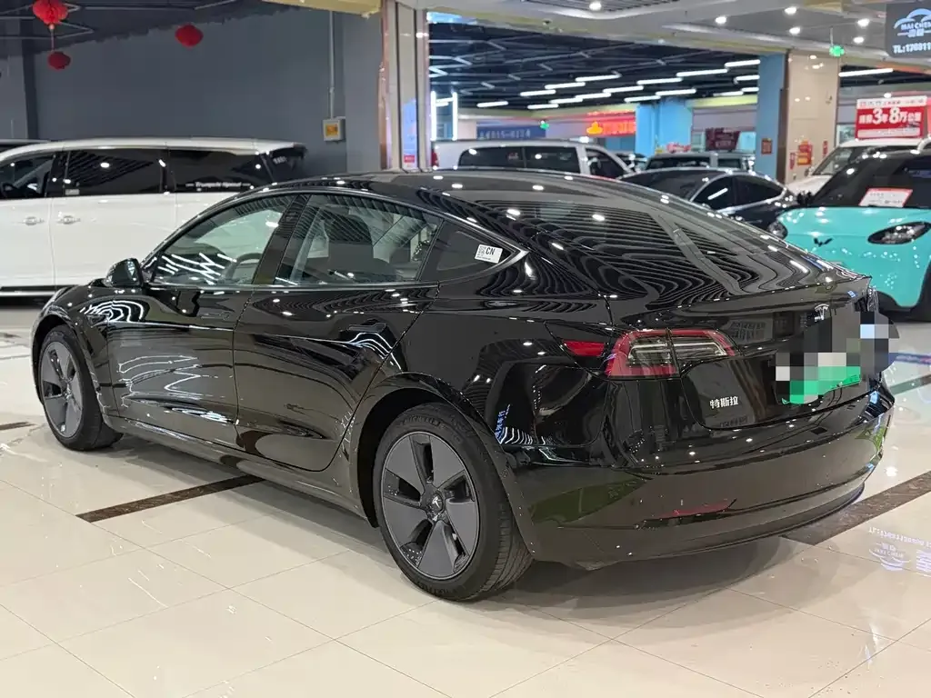 Tesla Model 3 — фото 8