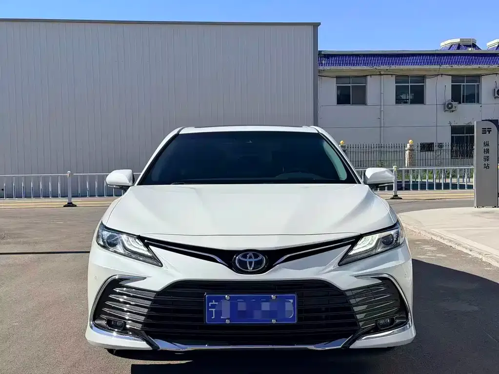 Toyota Camry — фото 5