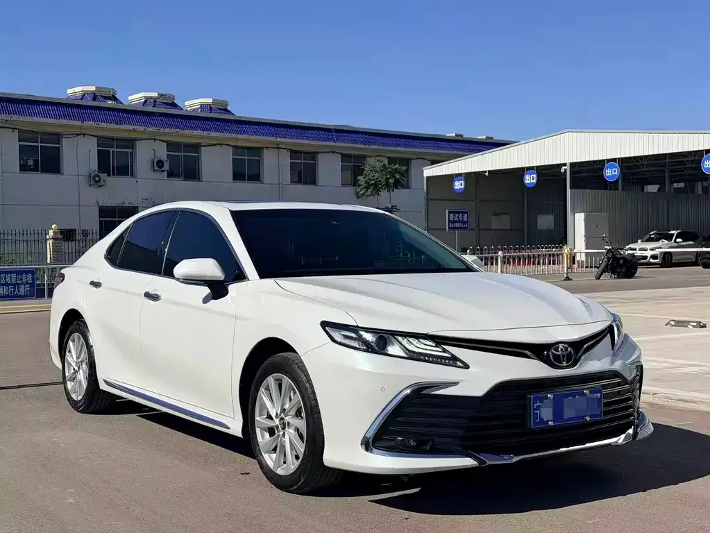 Toyota Camry — фото 7