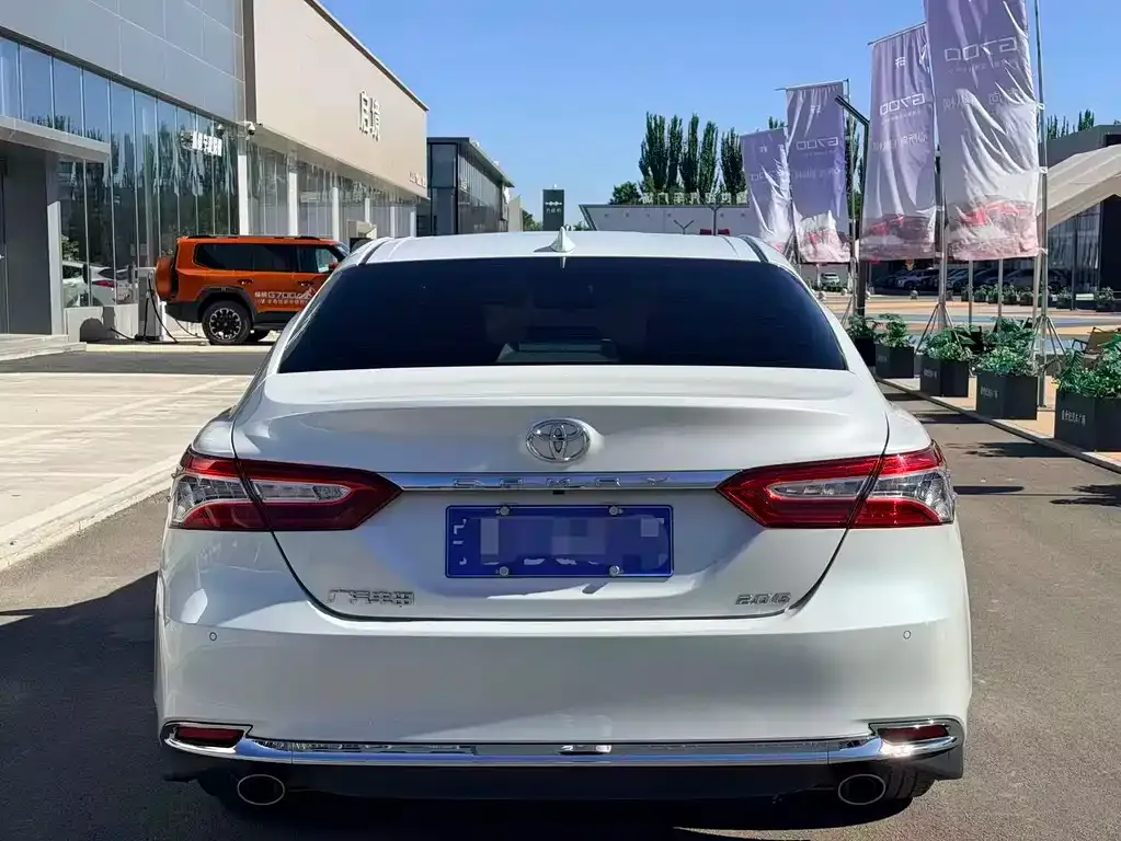 Toyota Camry — фото 4