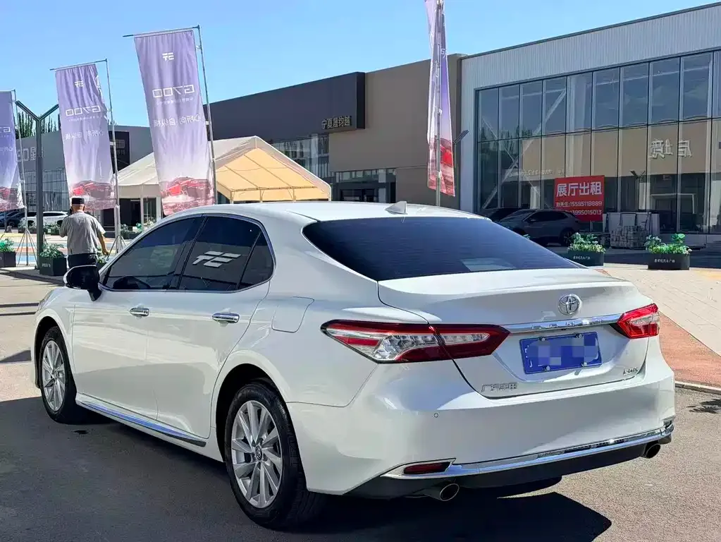 Toyota Camry — фото 6