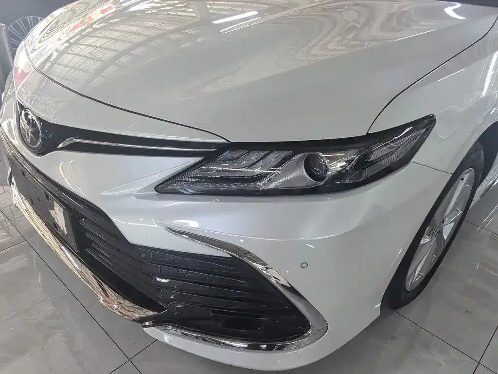 Toyota Camry — фото 3