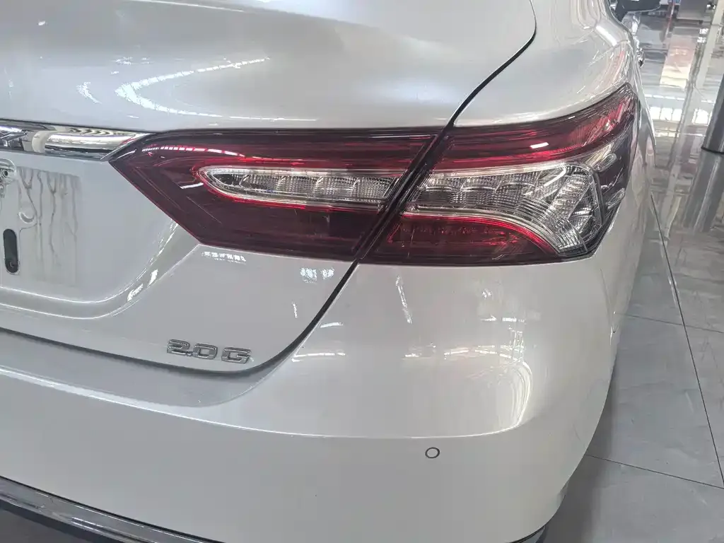 Toyota Camry — фото 10