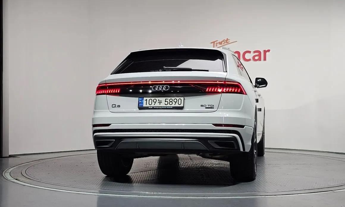 Audi Q8 — фото 3
