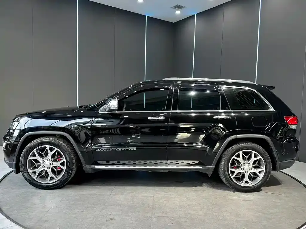 Jeep Grand Cherokee (Import) — фото 9