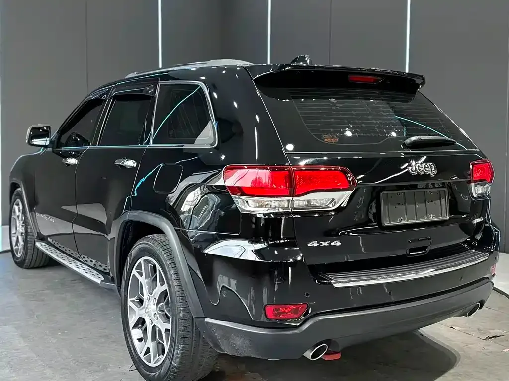 Jeep Grand Cherokee (Import) — фото 10