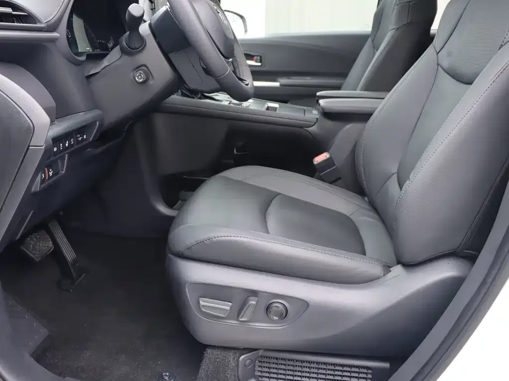 Toyota Sienna — фото 9