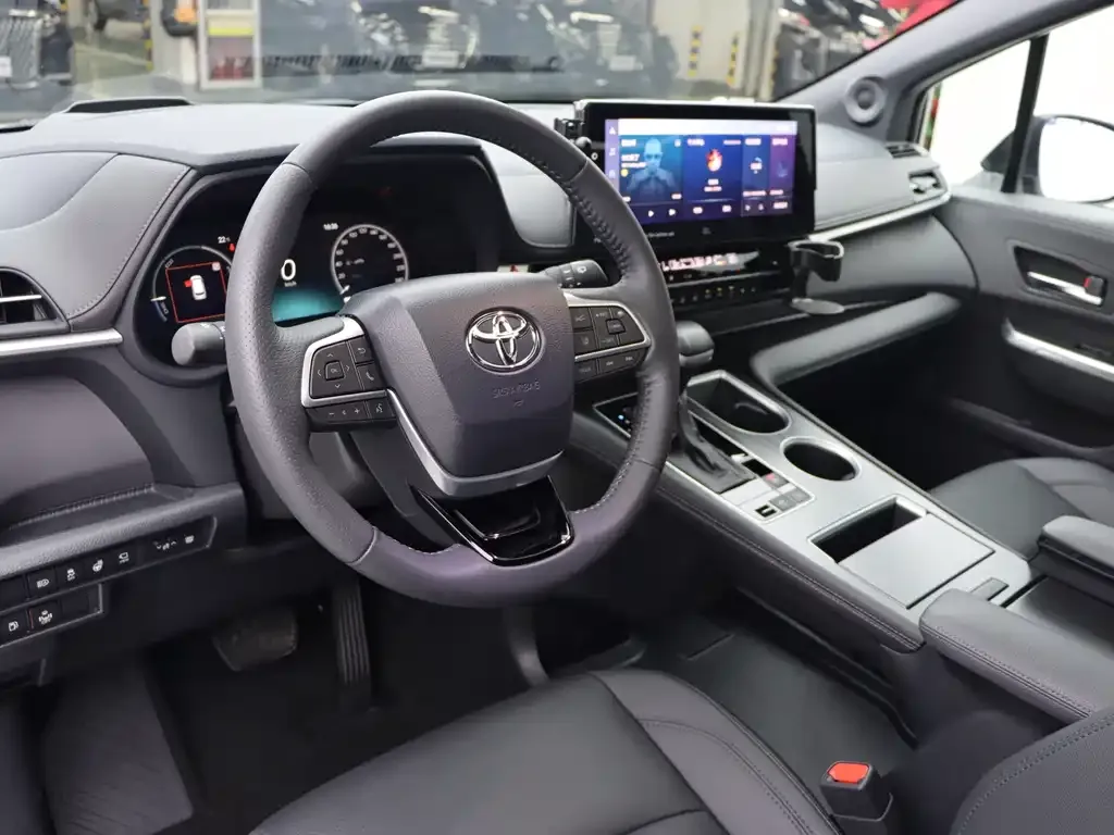 Toyota Sienna — фото 2