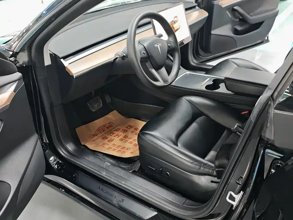 Tesla Model 3 — фото 4