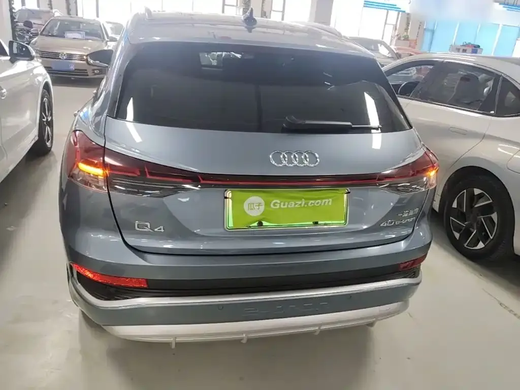 Audi Q4 e-tron — фото 10