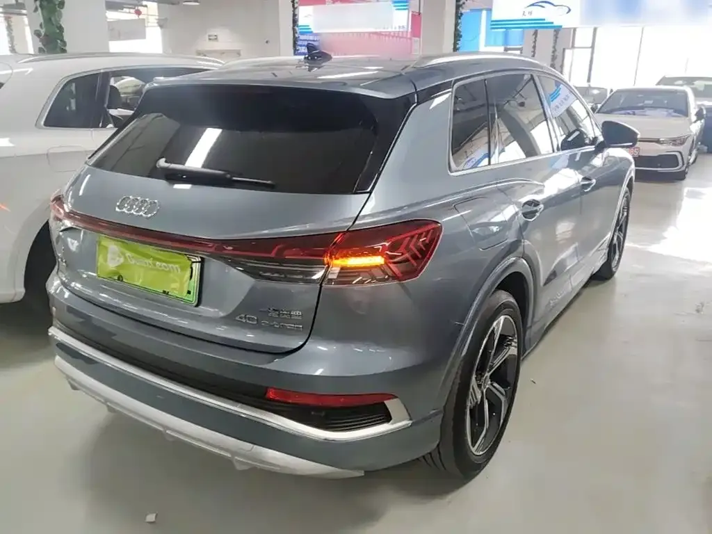 Audi Q4 e-tron — фото 8