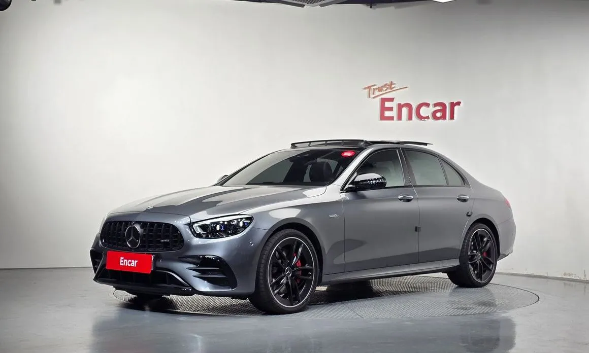 Mercedes-Benz E-Class — фото 1
