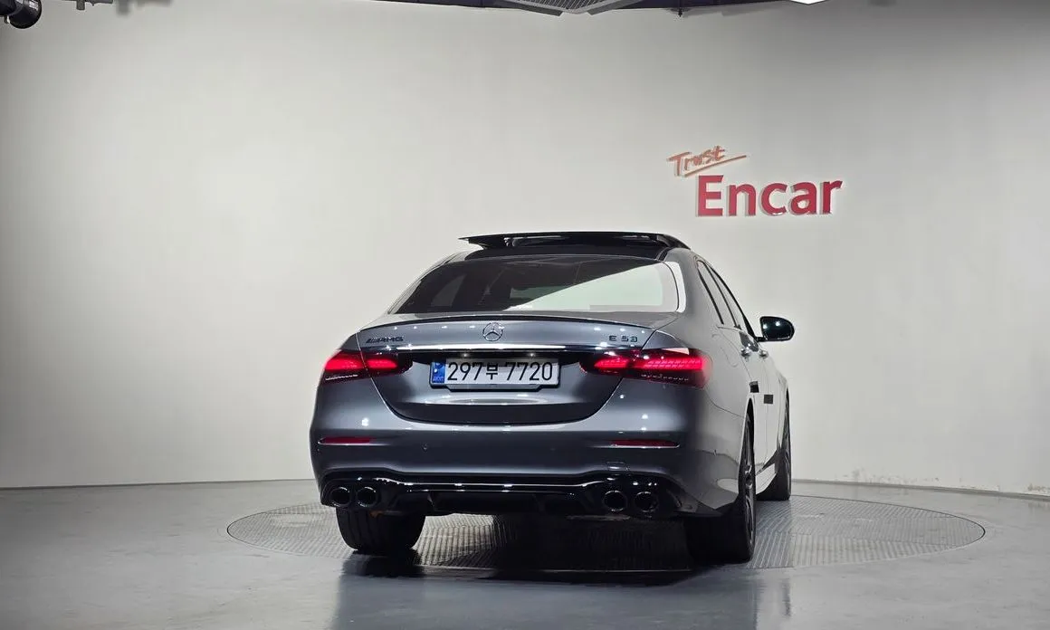 Mercedes-Benz E-Class — фото 10