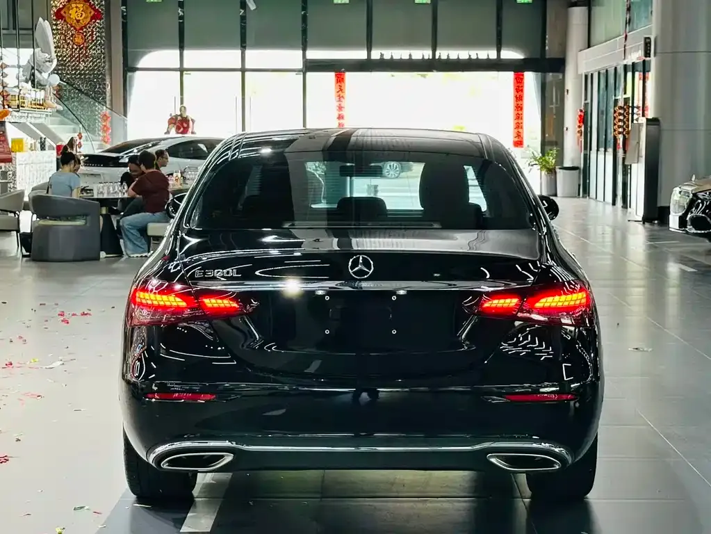 Mercedes-Benz E-Class — фото 7