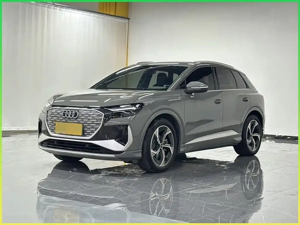 Audi Q4 e-tron — фото 1