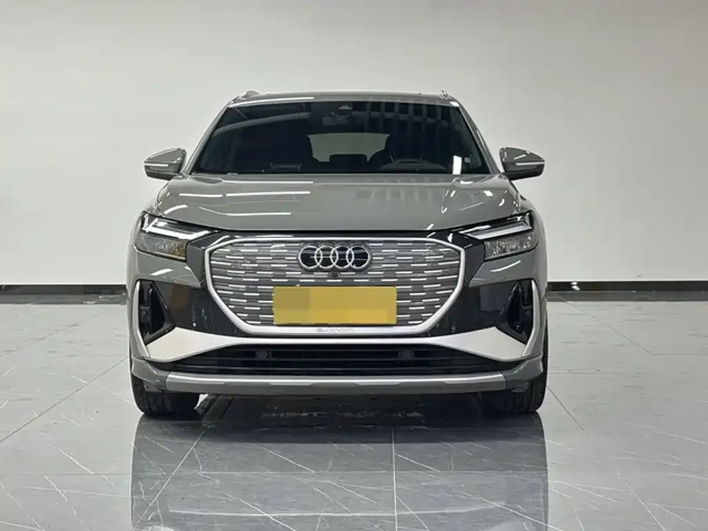 Audi Q4 e-tron — фото 2
