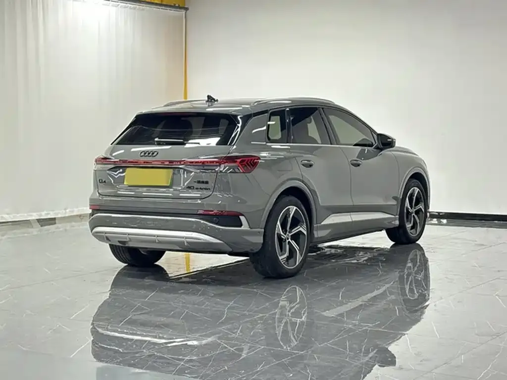 Audi Q4 e-tron — фото 6
