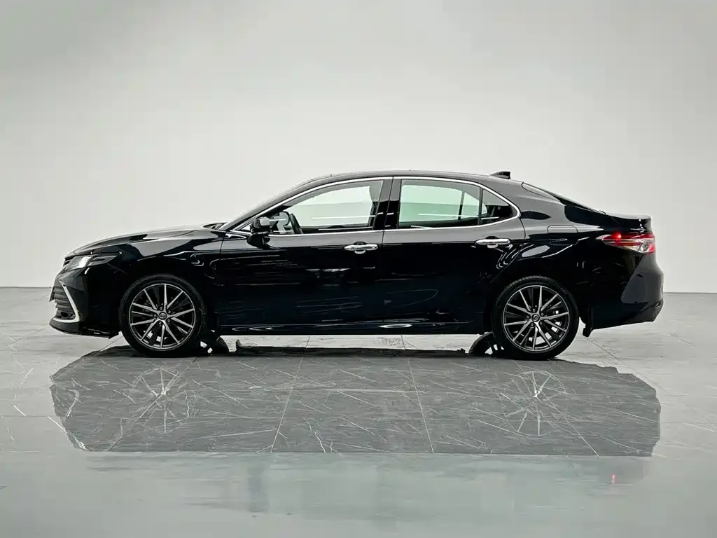 Toyota Camry — фото 10