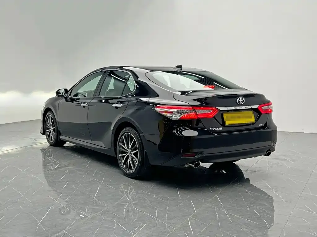 Toyota Camry — фото 6