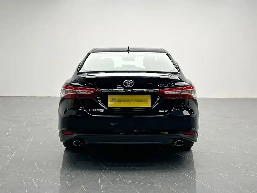 Toyota Camry — фото 5