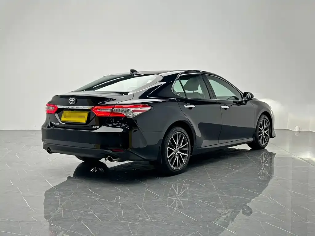 Toyota Camry — фото 4