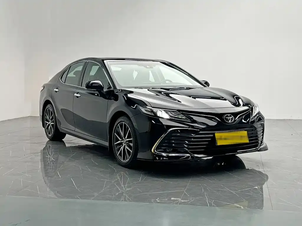 Toyota Camry — фото 2