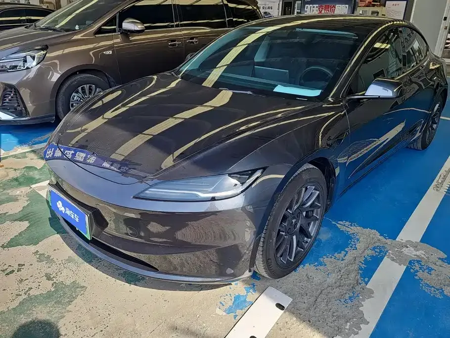 Tesla Model 3 — фото 1