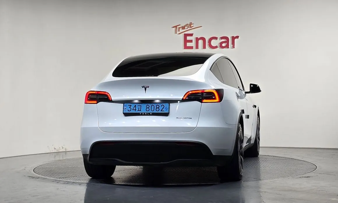 Tesla Model Y — фото 9