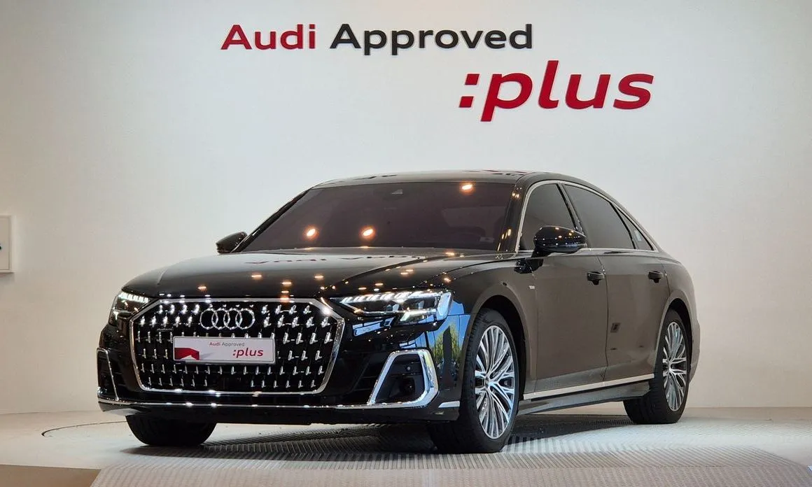 Audi A8 — фото 1