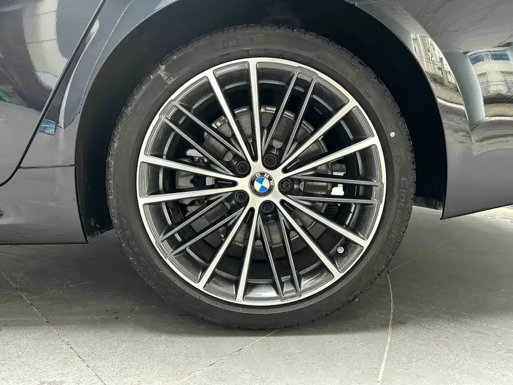 BMW 5 Series — фото 3