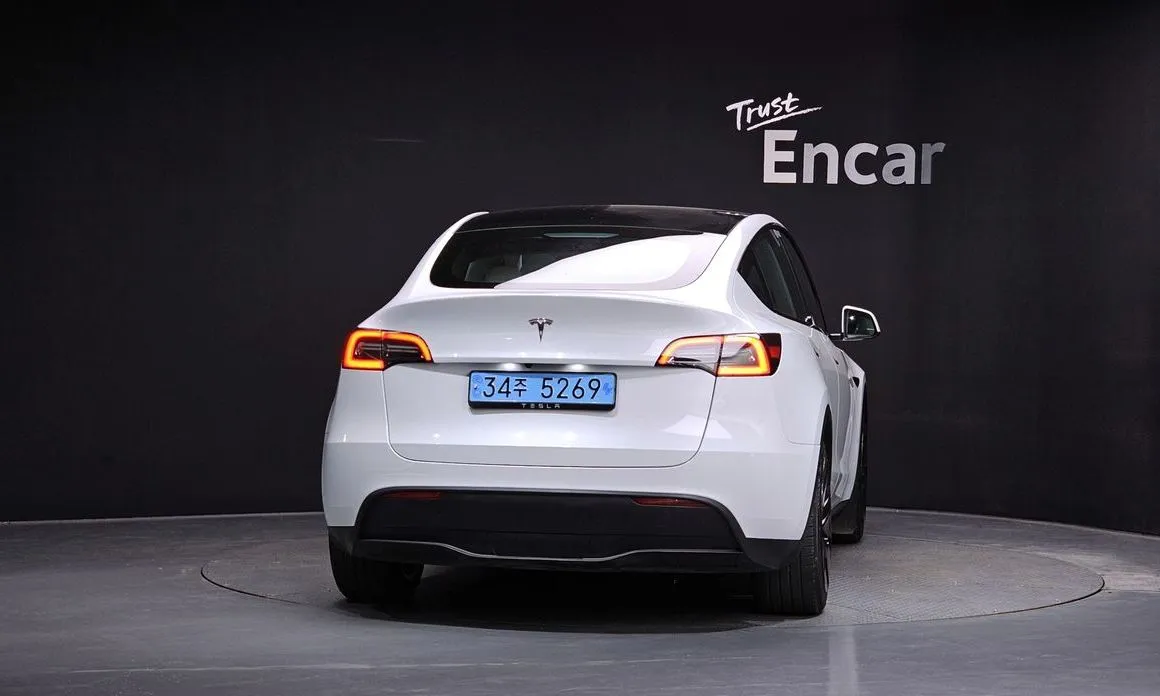 Tesla Model Y — фото 2