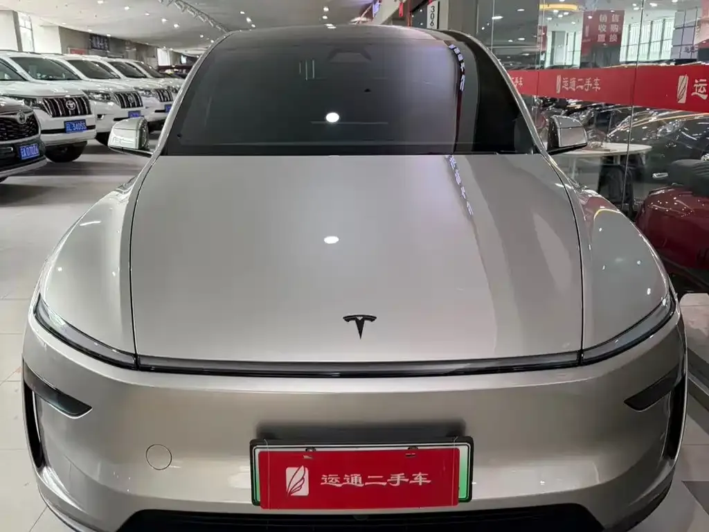 Tesla Model Y L — фото 1