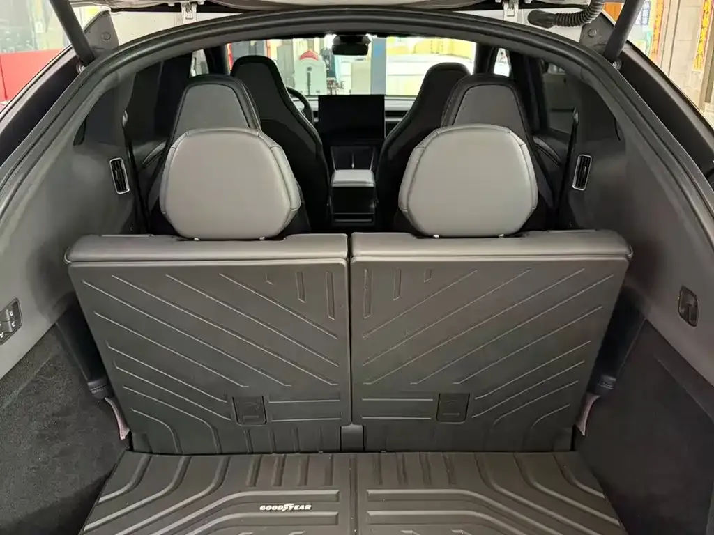 Tesla Model Y L — фото 4