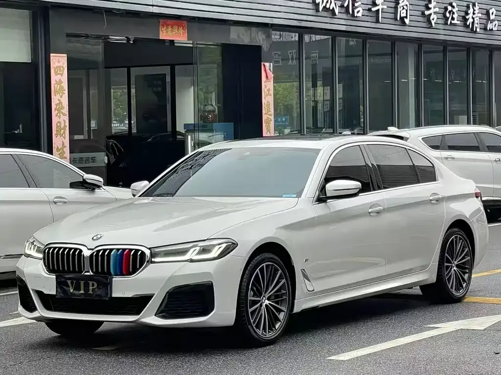 BMW 5 Series — фото 1